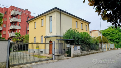 Villa predisposta per 2 appartamenti