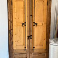 Porta in legno realizzata a mano. Nuova