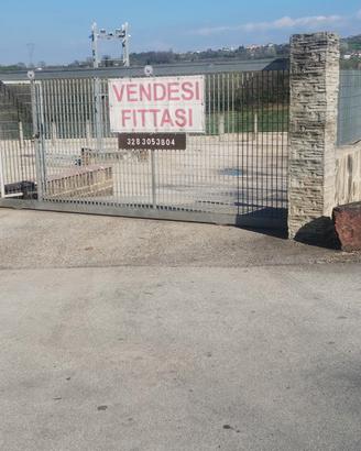 Terreno a uso commerciale