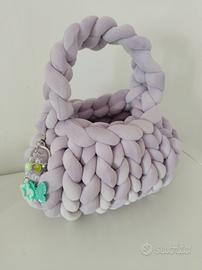 Borsa intrecciata a mano