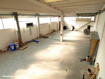 Immobile di 400 m² con 1 locale a Valsamoggia