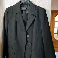 Tailleur gessato gonna-giacca