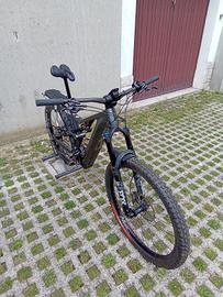 Bi ammortizzata "all mountain", pedalata assistita