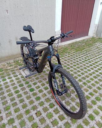 Bi ammortizzata "all mountain", pedalata assistita