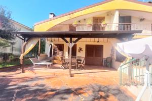 Bifamiliare con giardino