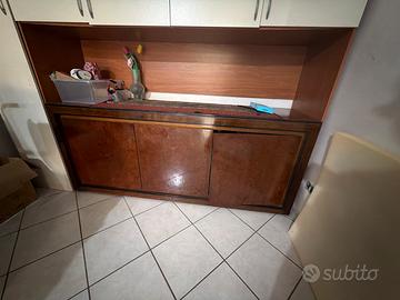 Mobile di legno radica