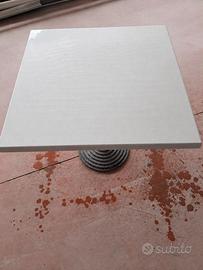 Tavolo da bar/ristorante con base centrale in ghis