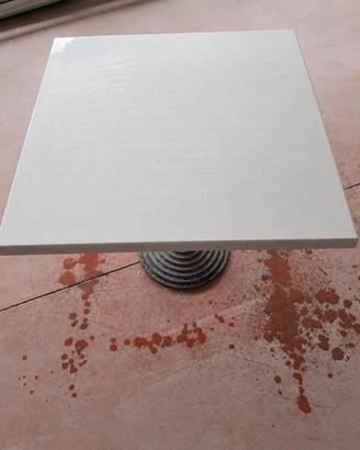 Tavolo da bar/ristorante con base centrale in ghis