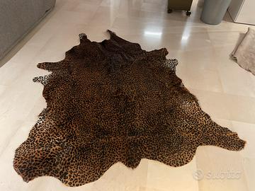 Tappeto in pelle di mucca con stampa