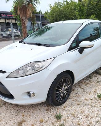Ford Fiesta 1.4 TDCi 68CV 3 porte Titanium