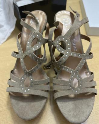 Sandali in camoscio nuovi