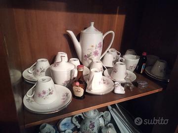 servizio di tazzine di porcellana 