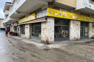 Locale commerciale LIBERO Villa Raspa