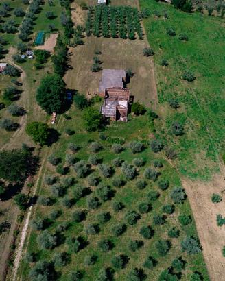 Rustico bifamigliare con terreno annesso