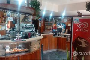 Bar in zona strategica e con decenni di attività