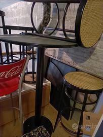 Tavoli e sgabelli