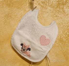 Bavaglino Neonato Minnie ricamata a punto croce 