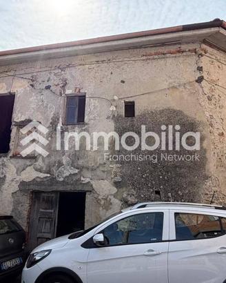 Rustico / Casale di 224 m² con 5 locali e box auto