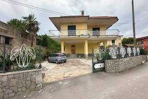 Villa di 160 m² con più di 5 locali a San Gennaro 