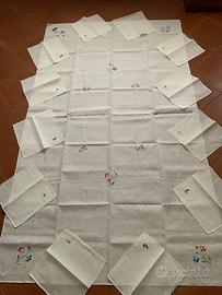 Tovaglia in lino ricamata a mano + 12 tovaglioli