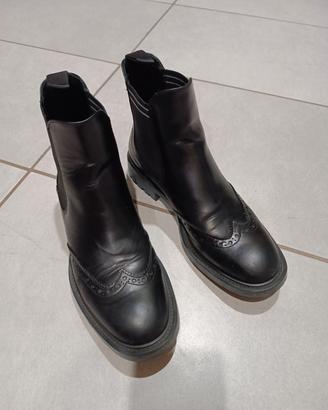 stivaletti di pelle nera