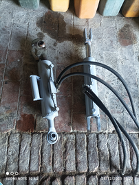 Terzo punto idraulico con pistone