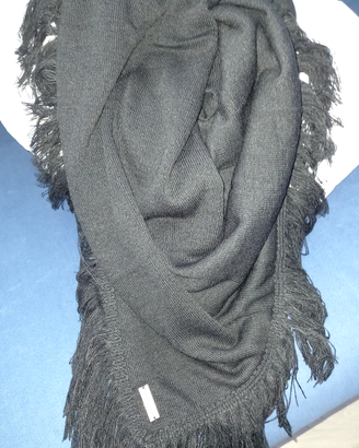 Sciarpa nera marca blu byblos