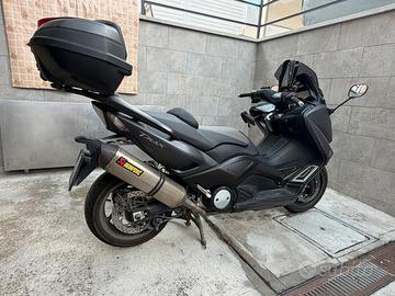 Yamaha T-Max 530, colore Nero Opaco