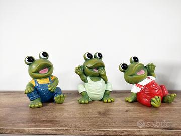 tre rane in ceramica