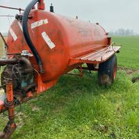 Trattore agricolo
