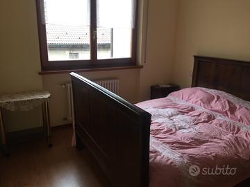 Letto antico in noce massello