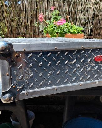 FLIGHT CASE IN METALLO/LEGNO