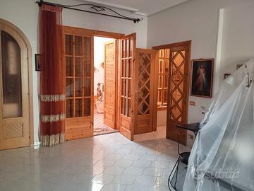 Casa singola con comodo garages