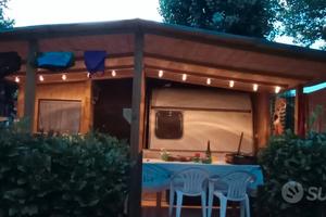 Casetta legno, roulotte e veranda