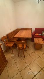 Cassa panca tavolo e sedie