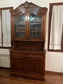 Credenza / Vetrina in legno massello con fregio –