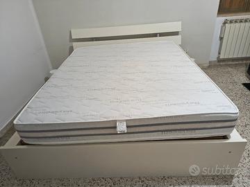letto matrimoniale con doghe ortopediche e materas