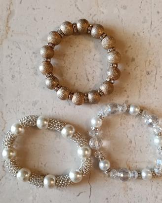 Set di tre braccialetti