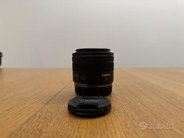 Canon RF 35mm f/1.8 Macro IS STM