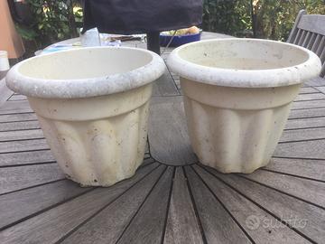 vasi per giardino bianchi