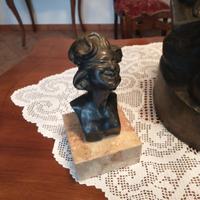 scultura con base in marmo 