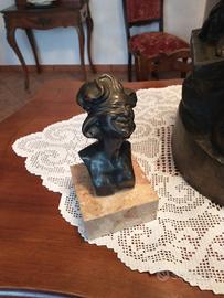 scultura con base in marmo 