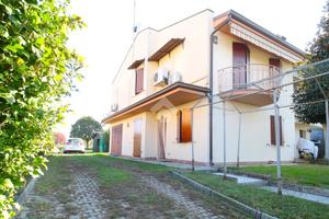 PORZIONE DI TRIFAMILIARE A SUZZARA