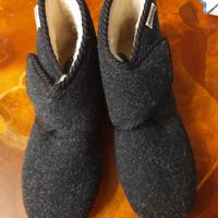 Pantofole con velcro  