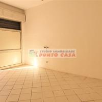 PACECO-Locali di diverse quadrature,da 25 a 130 mq