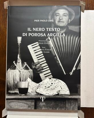 IL NERO TESTO DI POROSA ARGILLA