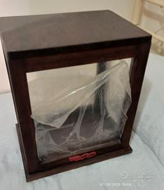 Teca in legno e plexiglas