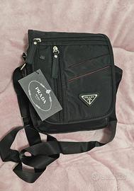 Borsa da spalla Prada nuovo con cartellino