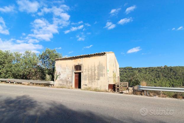 Casetta Rurale con Ampio Terreno