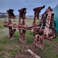 Aratro variabile idraulico trivomere Ugo Moro